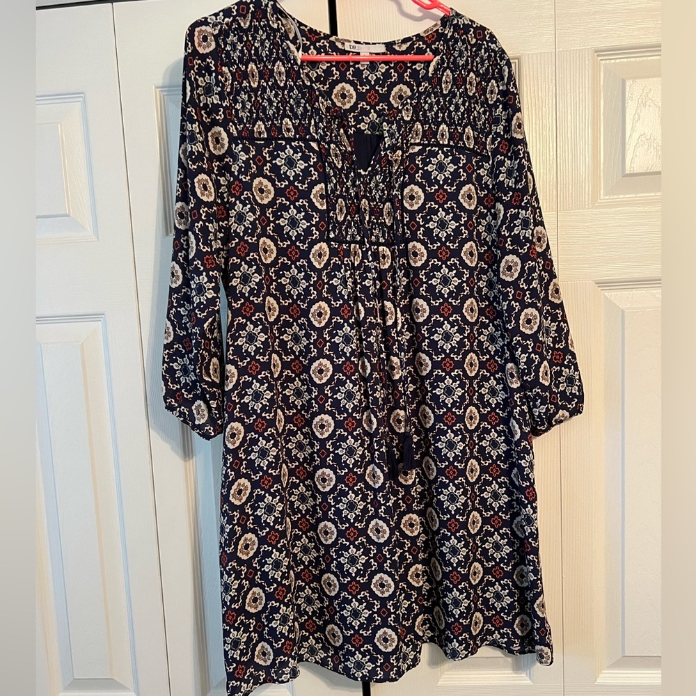 Dress with mid length sleeves